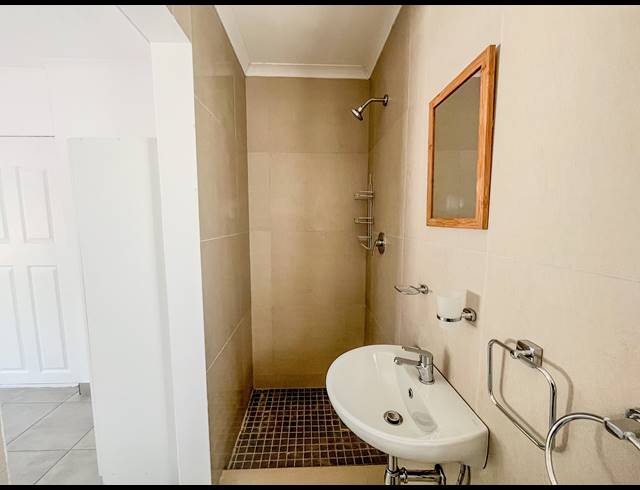 1 BEDROOM FLAT TO LET IN PINELANDS